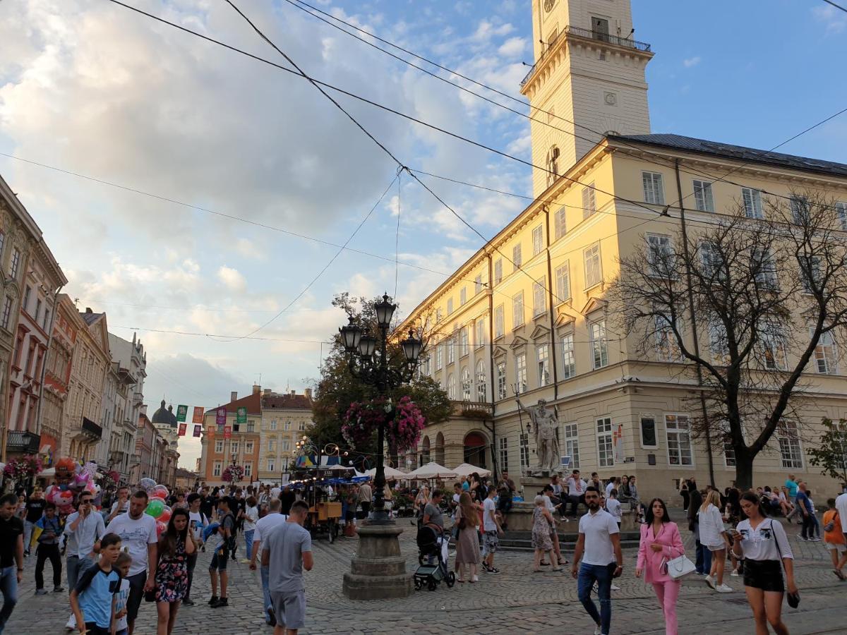 4 Bedrooms Apartment In The Old City Львов Экстерьер фото